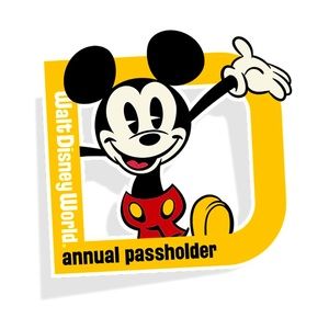 💕NWT Passholder Magnet